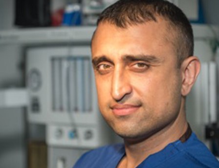 vivek gulati knee specialist in the uk