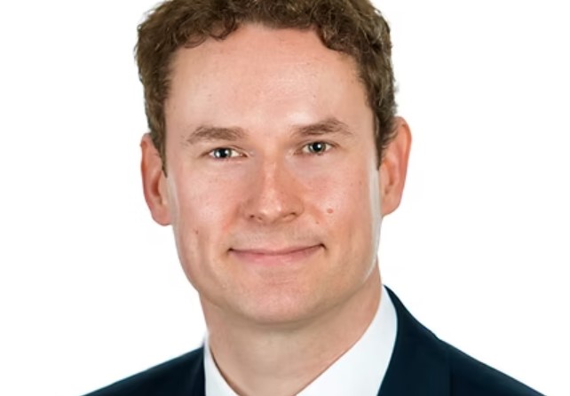 Mr Jonathan Adamthwaite rhinoplasty surgeons in the UK